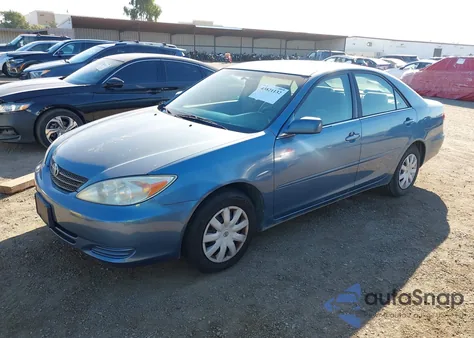 2004 Toyota Camry Le z USA, uszkodzony, nr VIN 4T1BE32KX4U877017